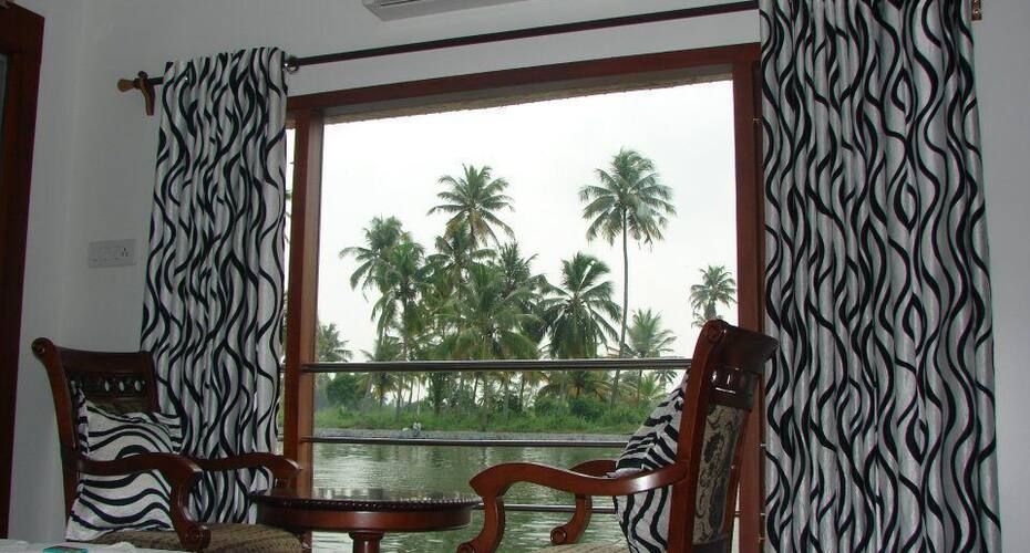Pickadly Royal Suite, Alleppey 2